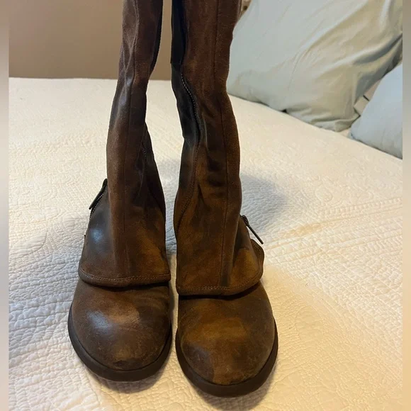 Donald Pliner Devi Tall boots 8.5, 2” heel, 14.5 circumference. Double zippers. - Picture 3 of 4